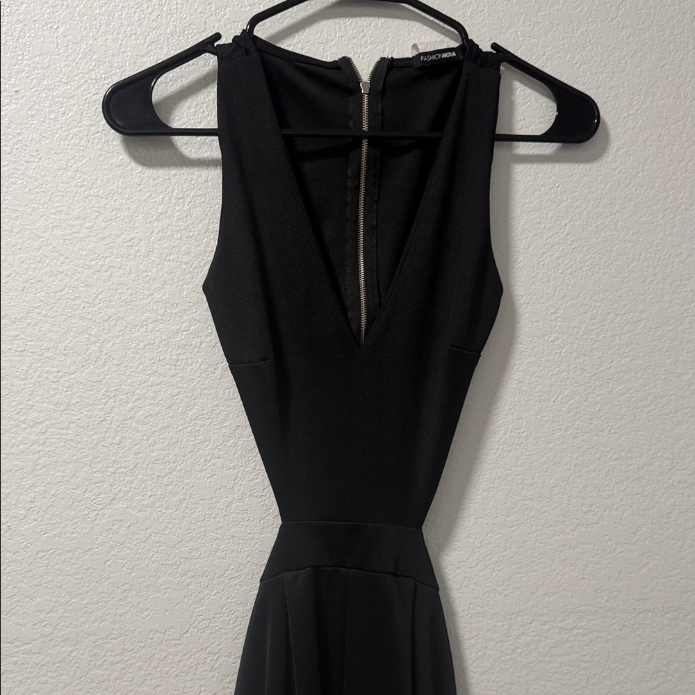 Elegant Black Sleeveless Dress